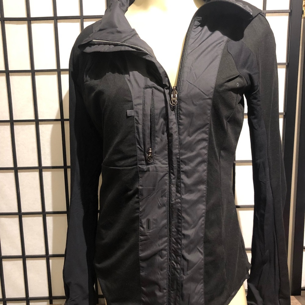 Lululemon reflective reversible wind jacket size 4 - Picture 7 of 8